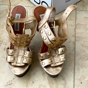 Steve Madden gold sexy heal - very gently worn